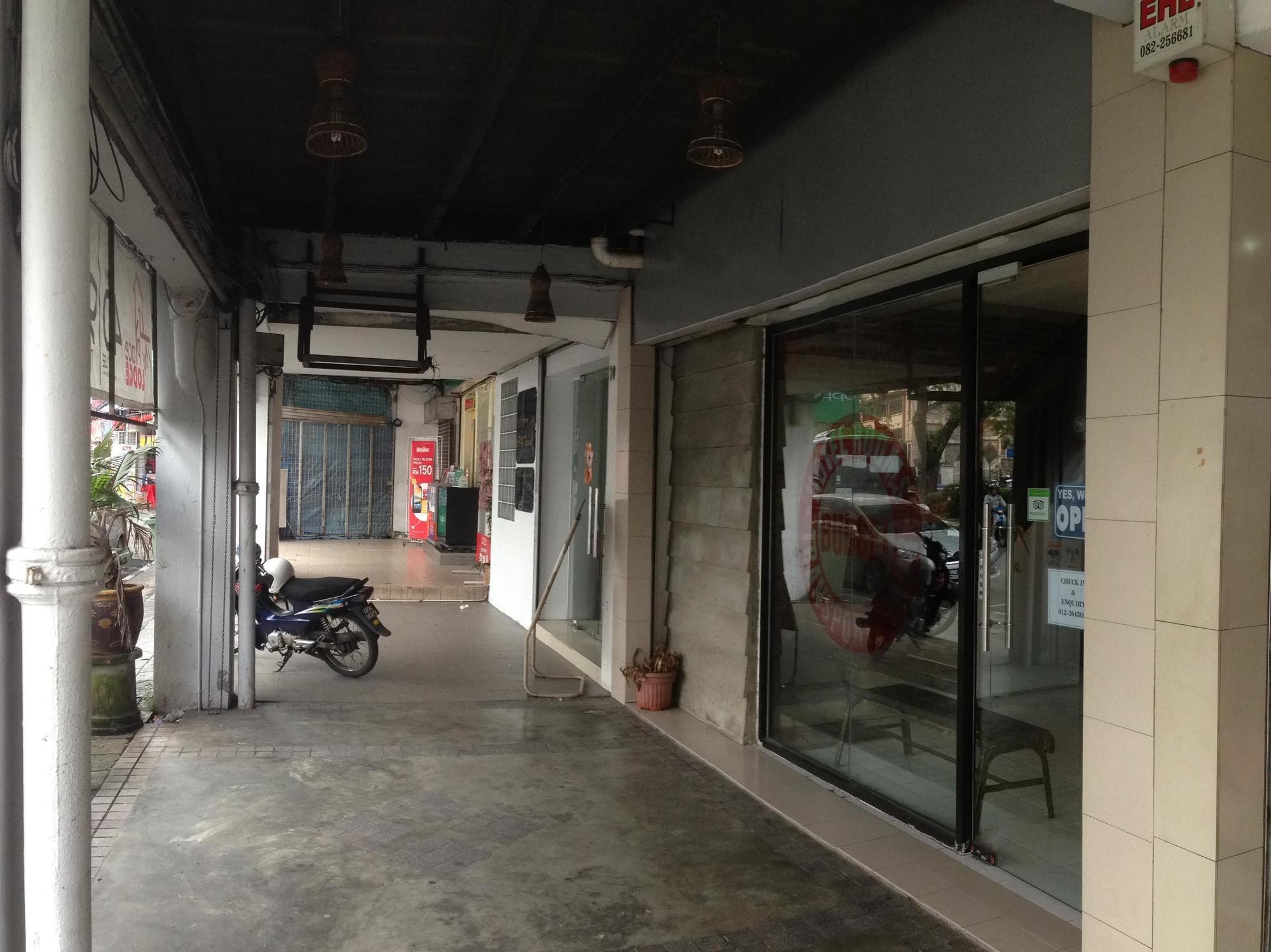 My Place Hotel & Lodge Kuching Buitenkant foto
