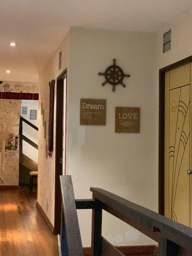 My Place Hotel & Lodge Kuching Buitenkant foto
